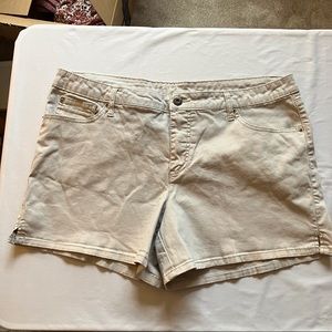 Women’s Faded Glory Khaki Tan shorts Size 18